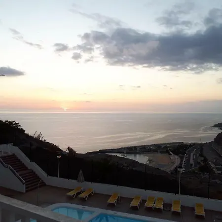 With Big Pool And Sea View *