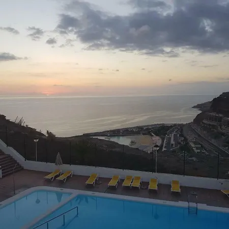 With Big Pool And Sea View *